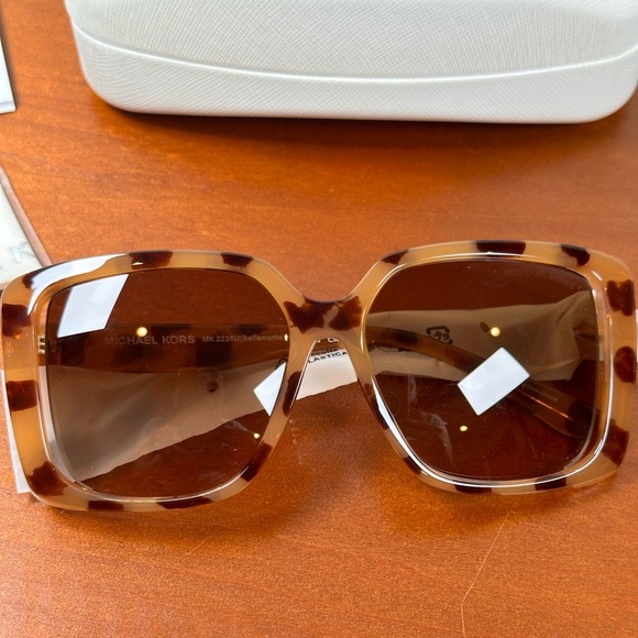 NWOT Michael Kors Mk 2238U Animal Print Brown Bellamonte Sunglasses. - Picture 1 of 4